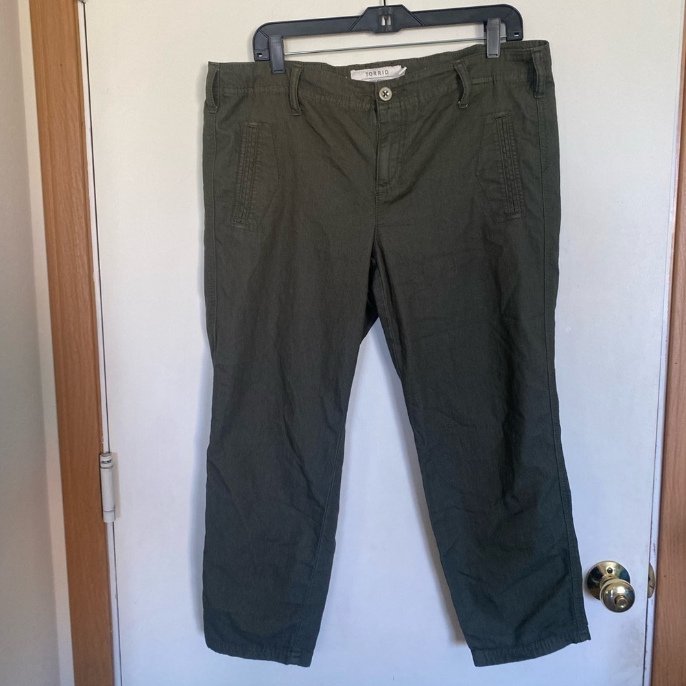 Torrid size 10 olive green crop cargo pants